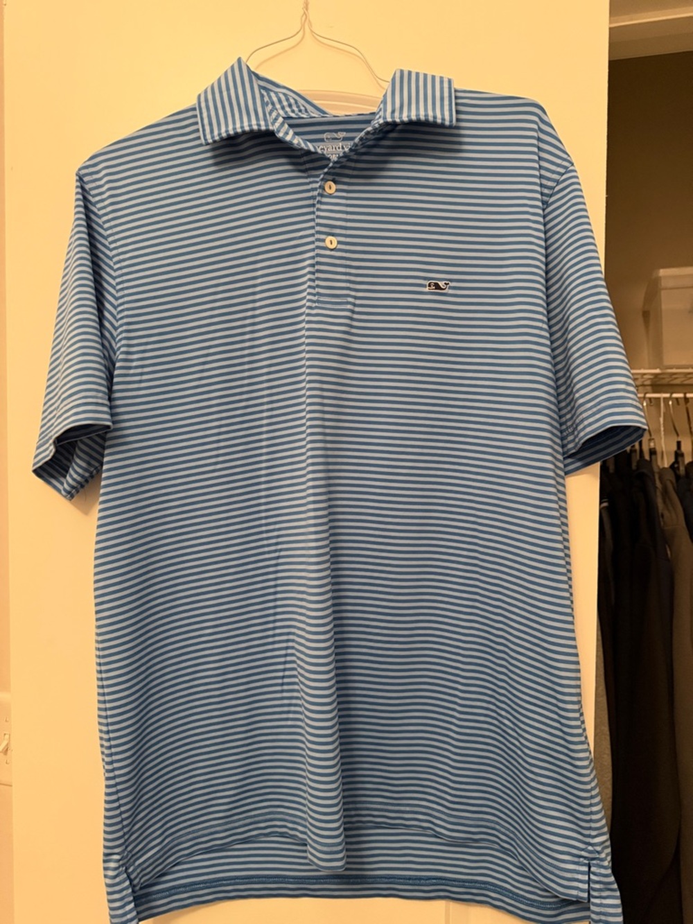 Vineyard Vines Men’s Blue and White Thin-Striped Polo